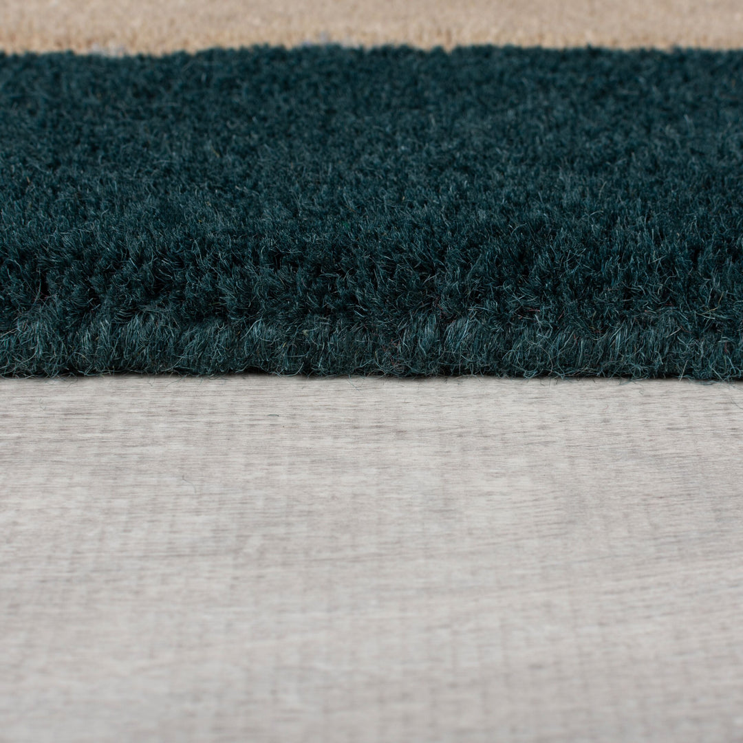 détails de la bordure tissée du tapis labyrinth