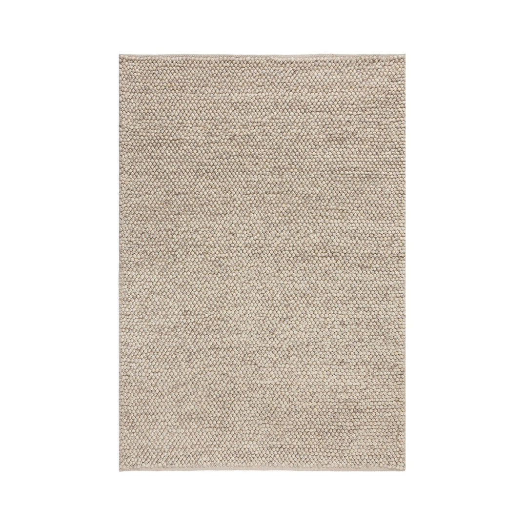 tapis laine bouclée beige dans un salon scandinave#couleur_beige