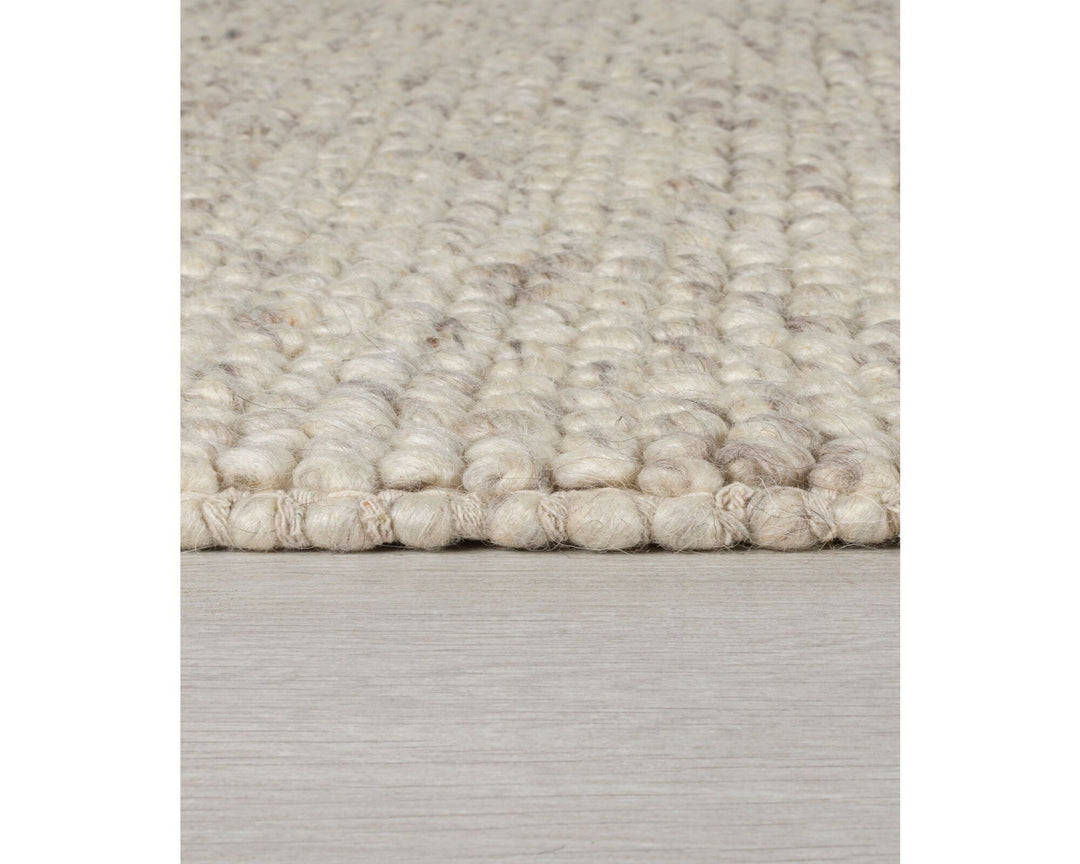 tapis laine bouclée beige dans un salon scandinave#couleur_beige