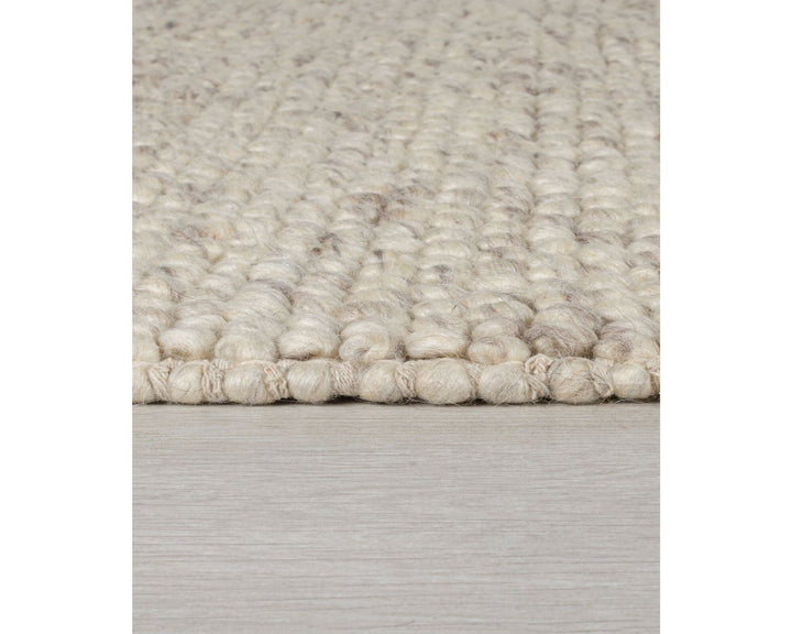 tapis laine bouclée beige dans un salon scandinave#couleur_beige