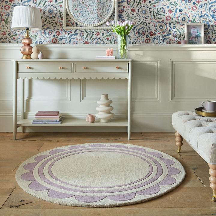 tapis rond laine lois violet dans un salon 
