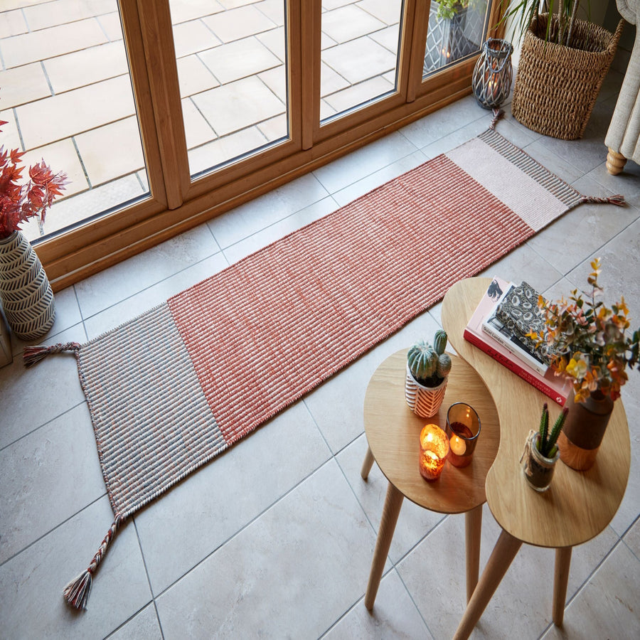 tapis rouge et gris en laine pour couloir et cuisine